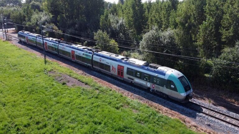 Information-pour-les-passionnes-SNCF-et-Alstom-presente-un